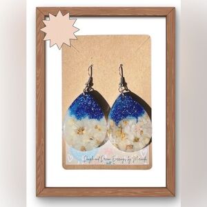 Beachy Glitter Teardrop Earrings
🌸🌟🌟Bundle Discounts Available🌟🌟🌸